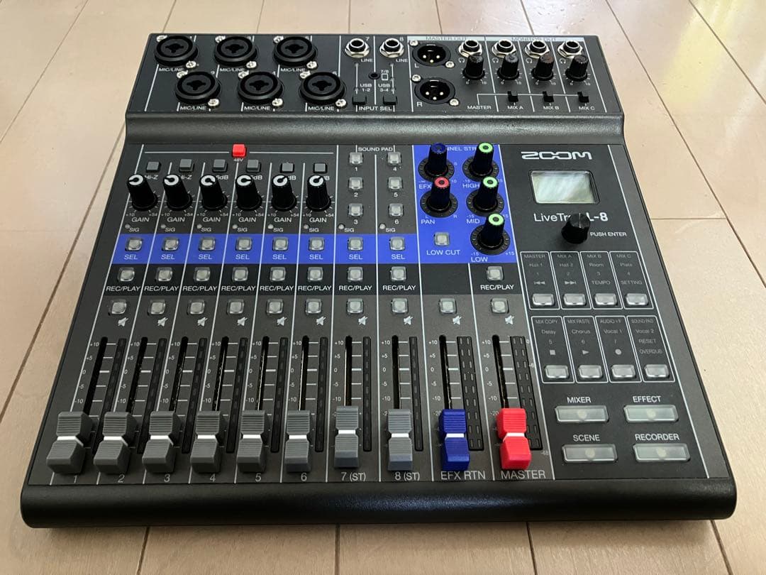 Zoom LiveTrak L-8 デジタルミキサー