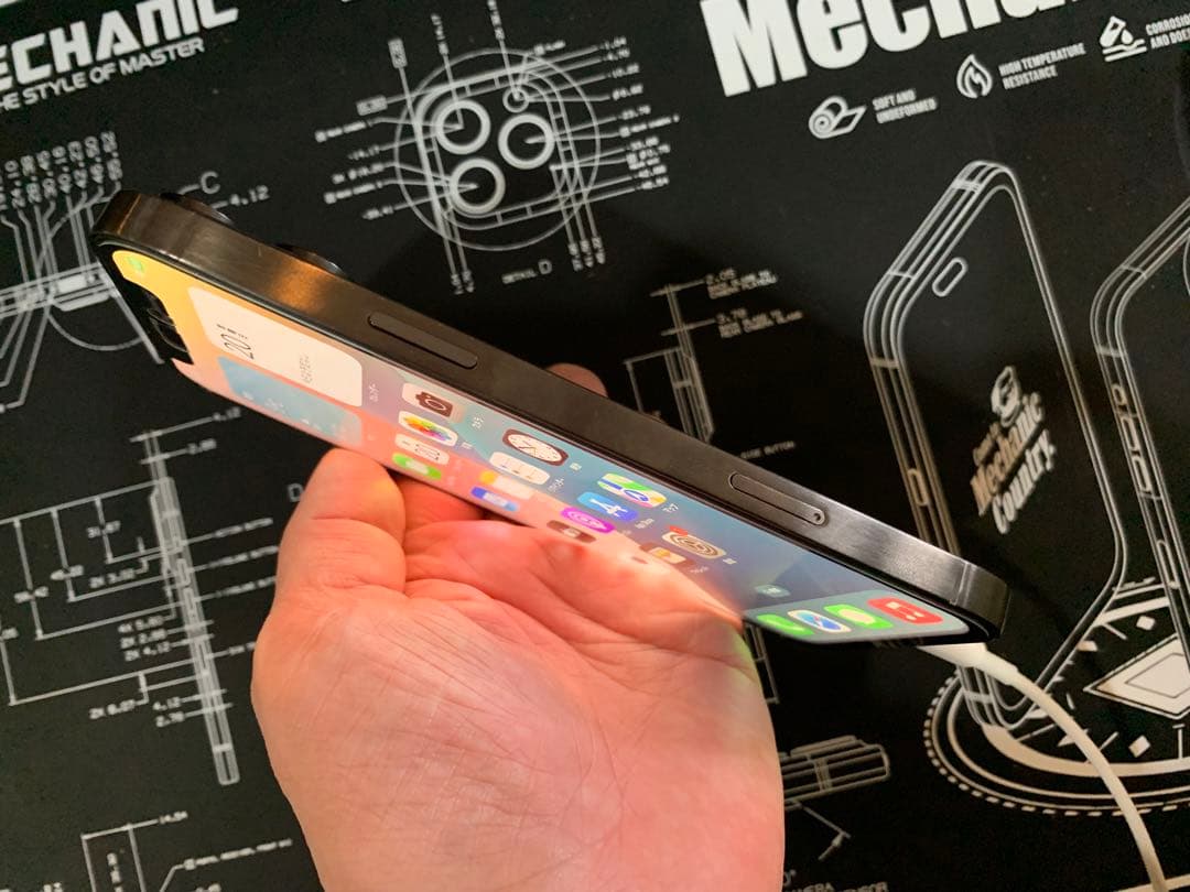 iPhone XR カスタム品 16ProMax風 6.7inch 128GB