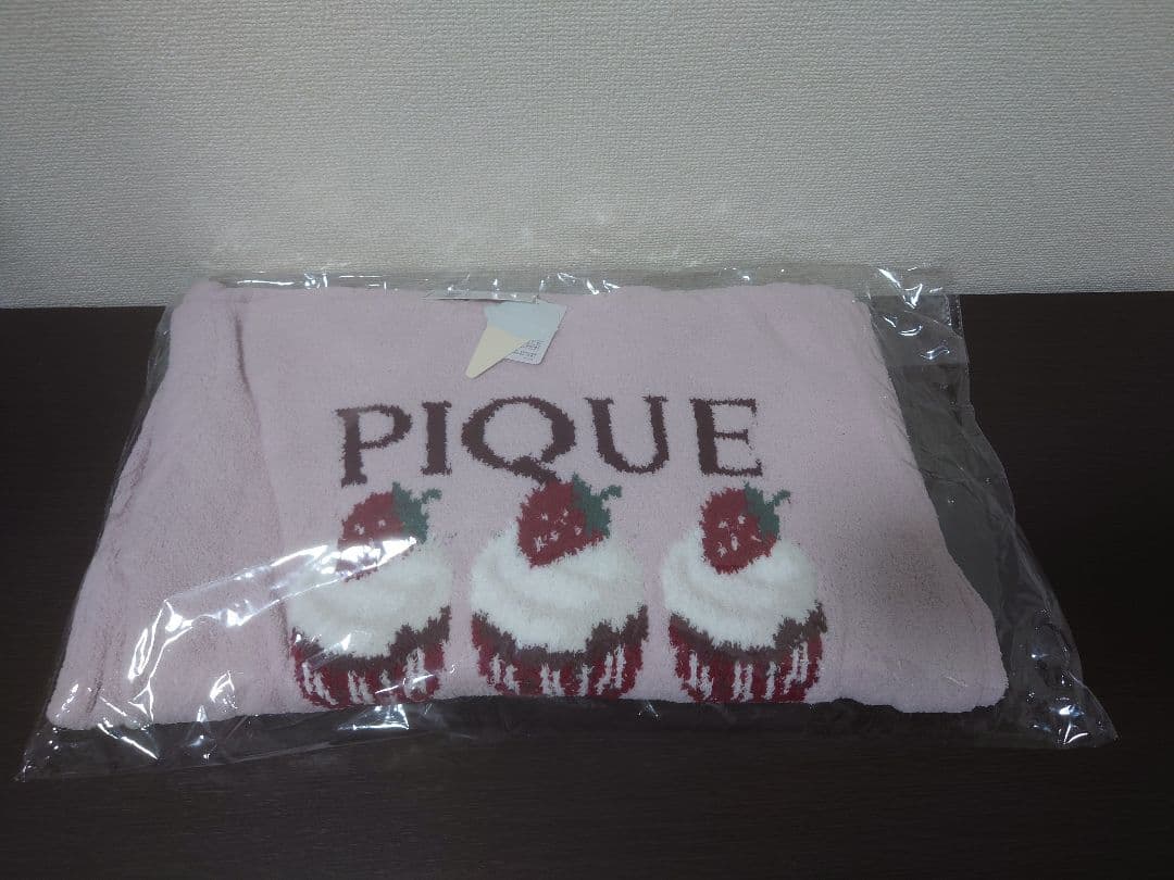 PIQUE イチゴのカップケーキ刺繍 フード付きパジャマ