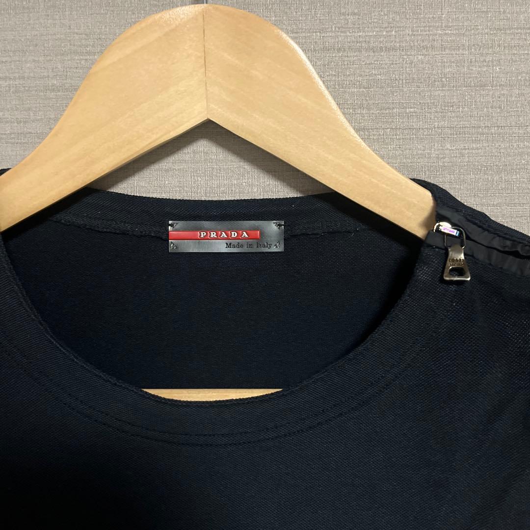 プラダ　Tシャツ