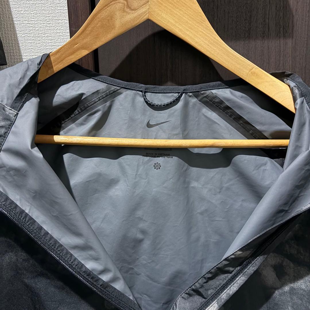 【新品未使用】Nike ナイロンジャケット Storm-Fit