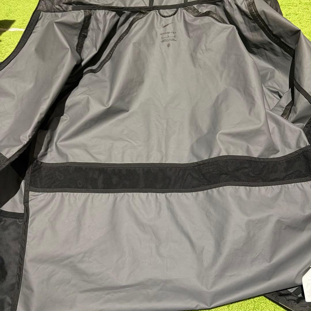 【新品未使用】Nike ナイロンジャケット Storm-Fit