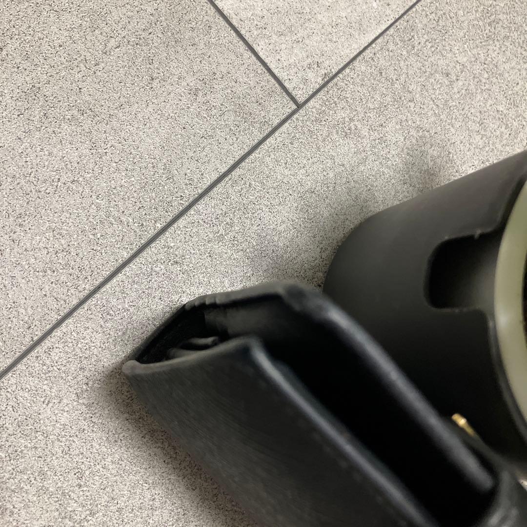 プラダコンパクト財布