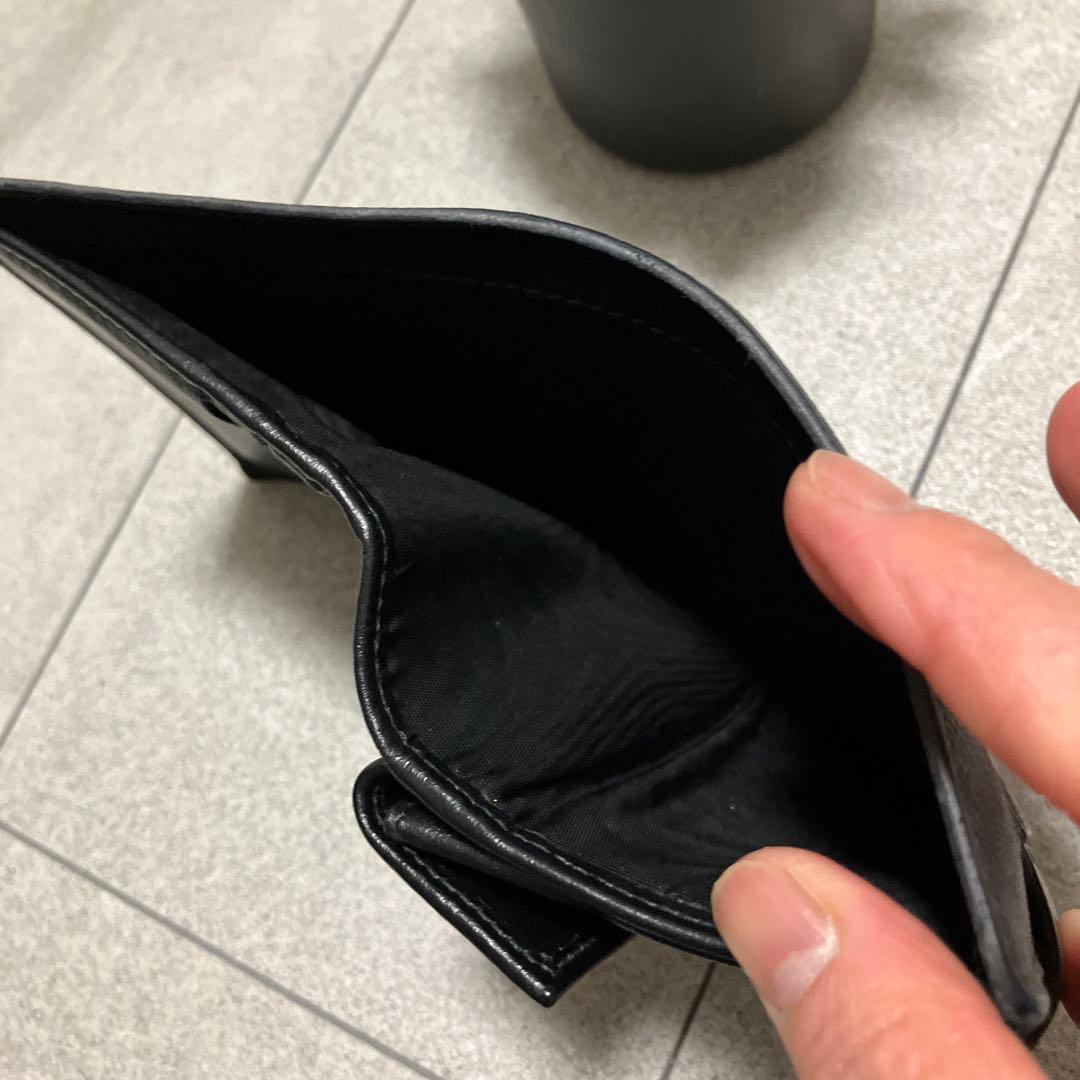 プラダコンパクト財布