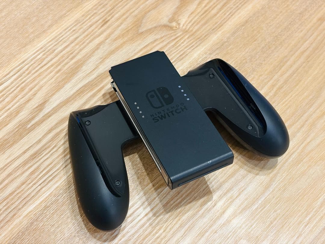 【新型】Nintendo Switch 本体 グレー＋Joy-Con充電グリップ