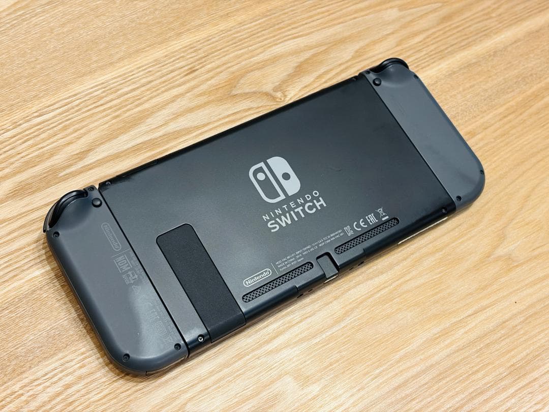 【新型】Nintendo Switch 本体 グレー＋Joy-Con充電グリップ