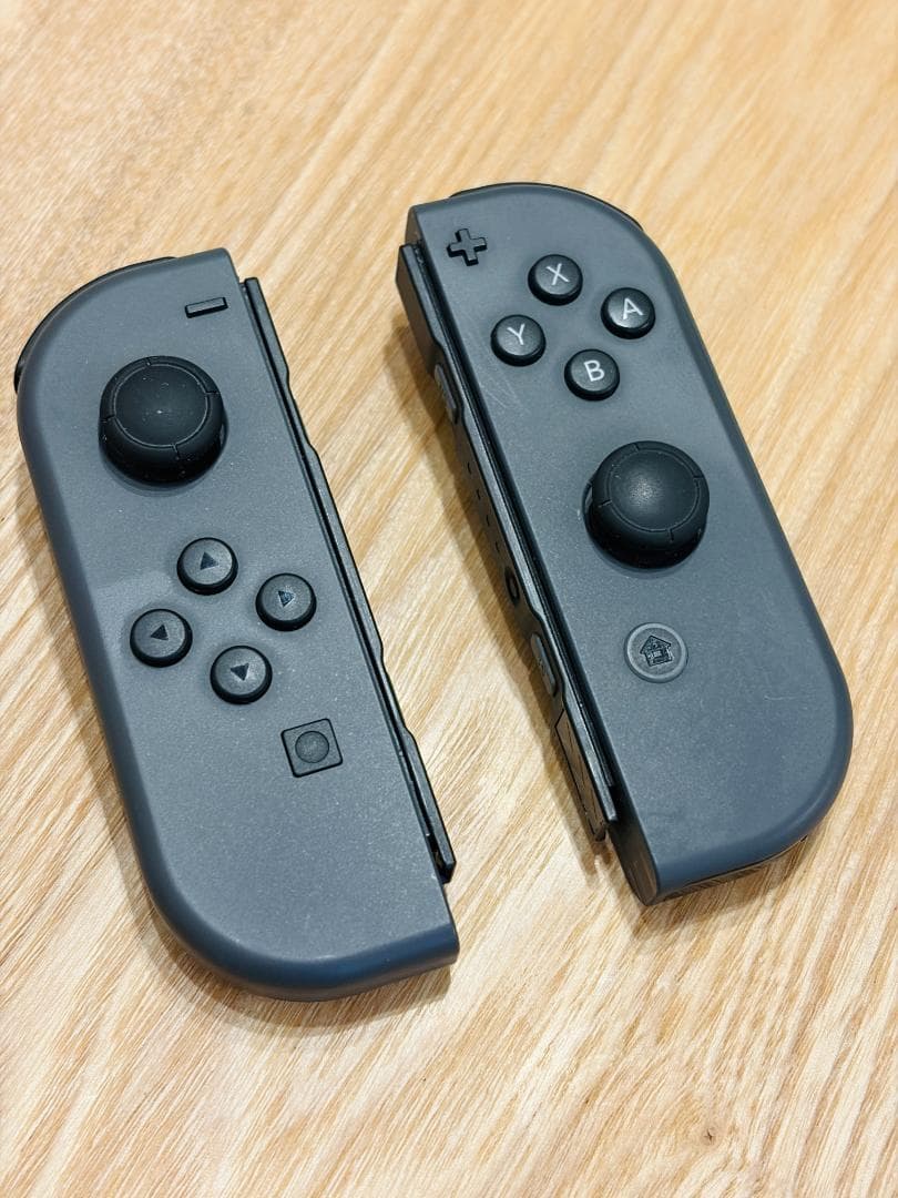 【新型】Nintendo Switch 本体 グレー＋Joy-Con充電グリップ