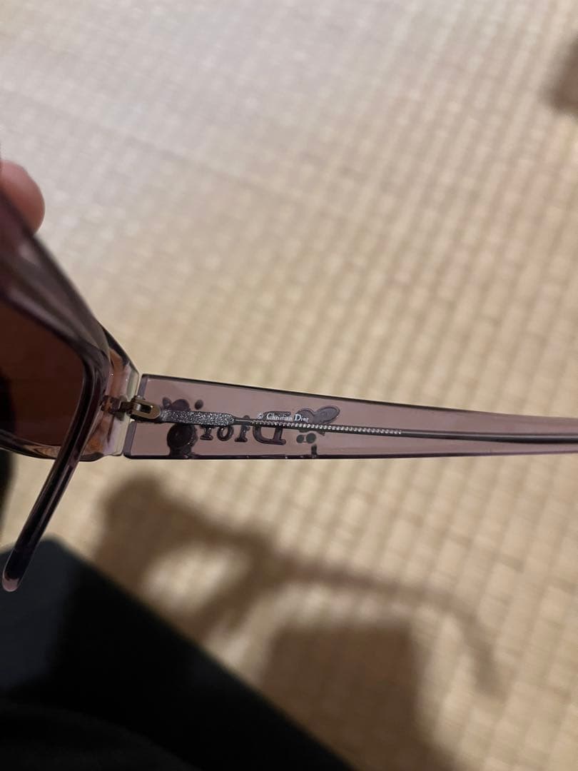 かわいいウサギ　Dior クリアピンク サングラス 装飾付き