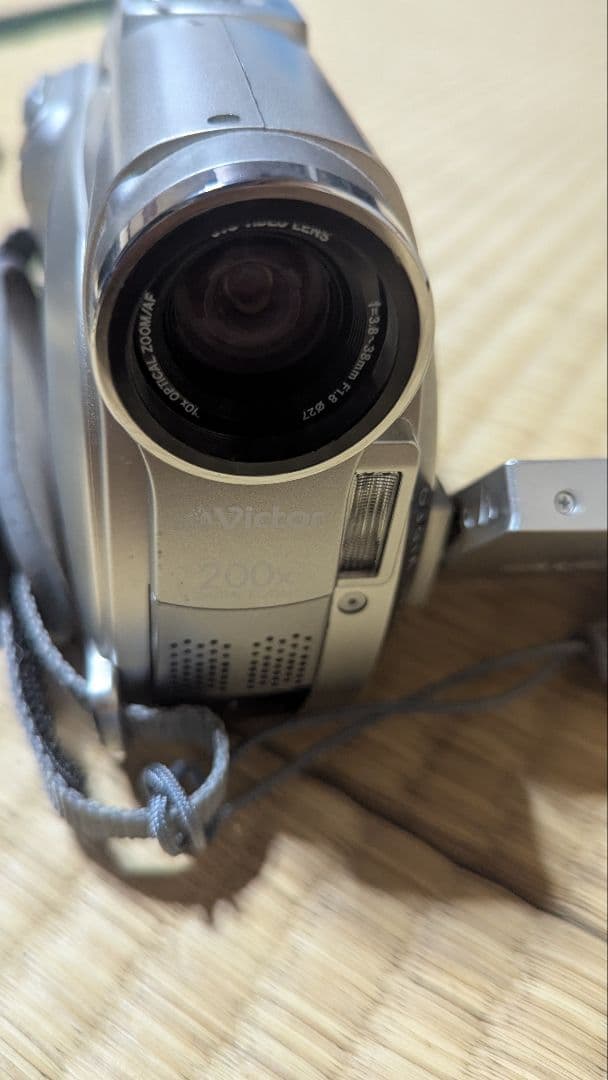 ビデオカメラ ビクター GR-D200-S動作確認済み