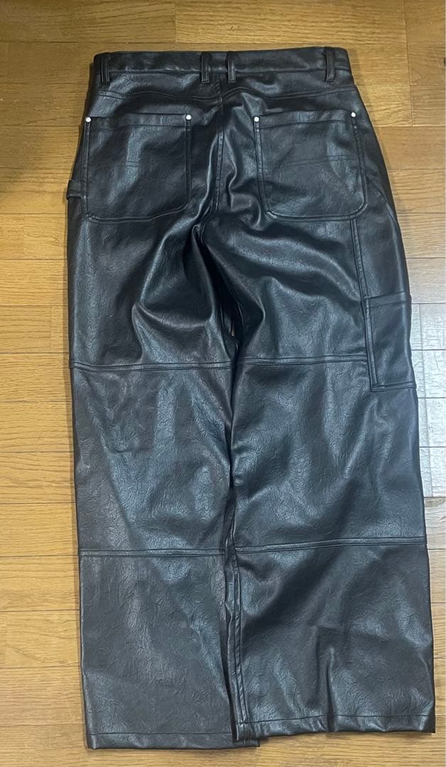 opening act ユーズド加工フェイクレザーカーゴパンツ