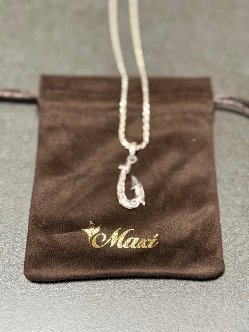 Maxi ハワイアンジュエリー ペンダント シルバーフィッシュフックチェーン付き