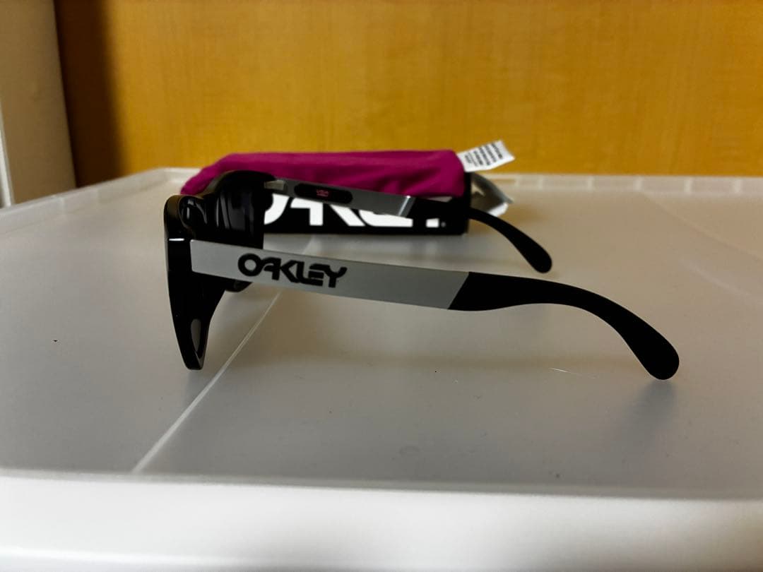 小物 Oakley Frogskins