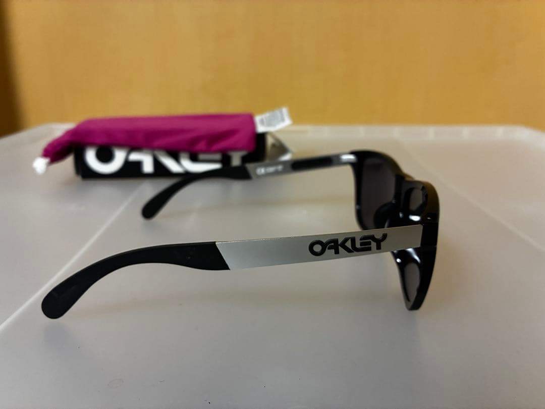 小物 Oakley Frogskins
