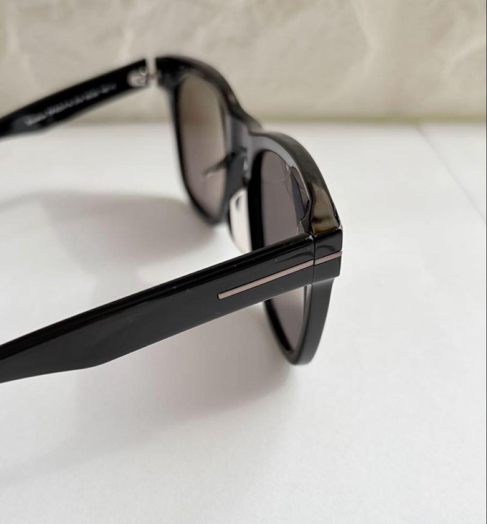 TOM FORD ブラック サングラス Brooklyn TF833-F-N