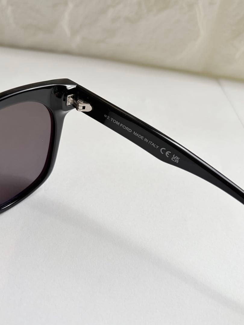 TOM FORD ブラック サングラス Brooklyn TF833-F-N