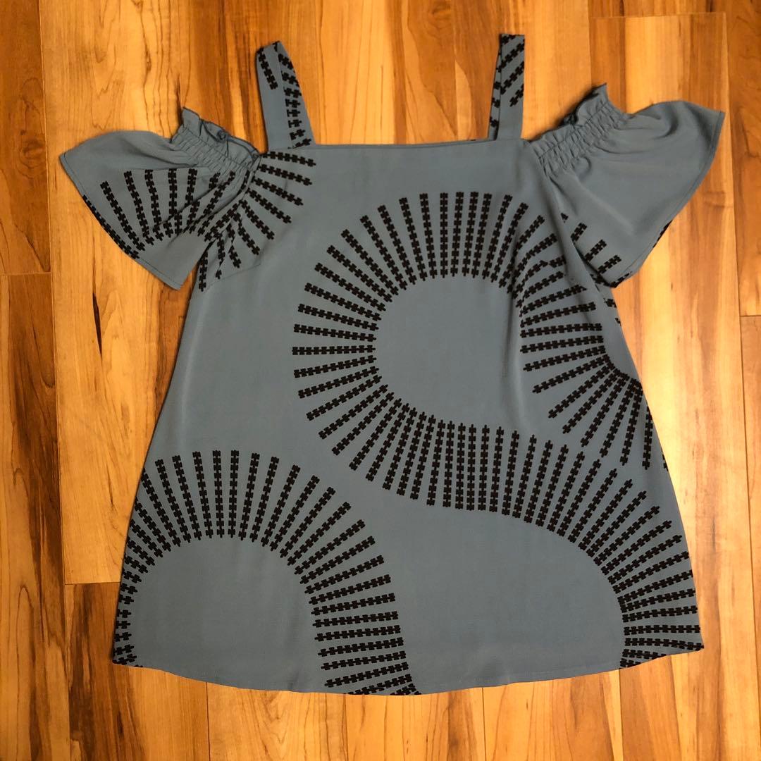 MANAOLA 2点セット⭐︎ブルーグレーオフショルトップスと赤のミニワンピ。