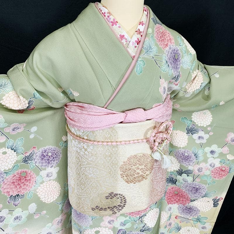 509z23☆振袖 古典柄 友禅 金彩 饅頭菊 梅 くすみ黄緑☆成人式 結婚式