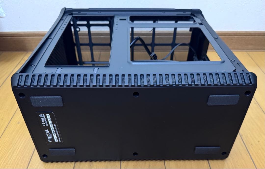 イ*ギ様 Fractal Design Era ITX Carbon ミニタワー