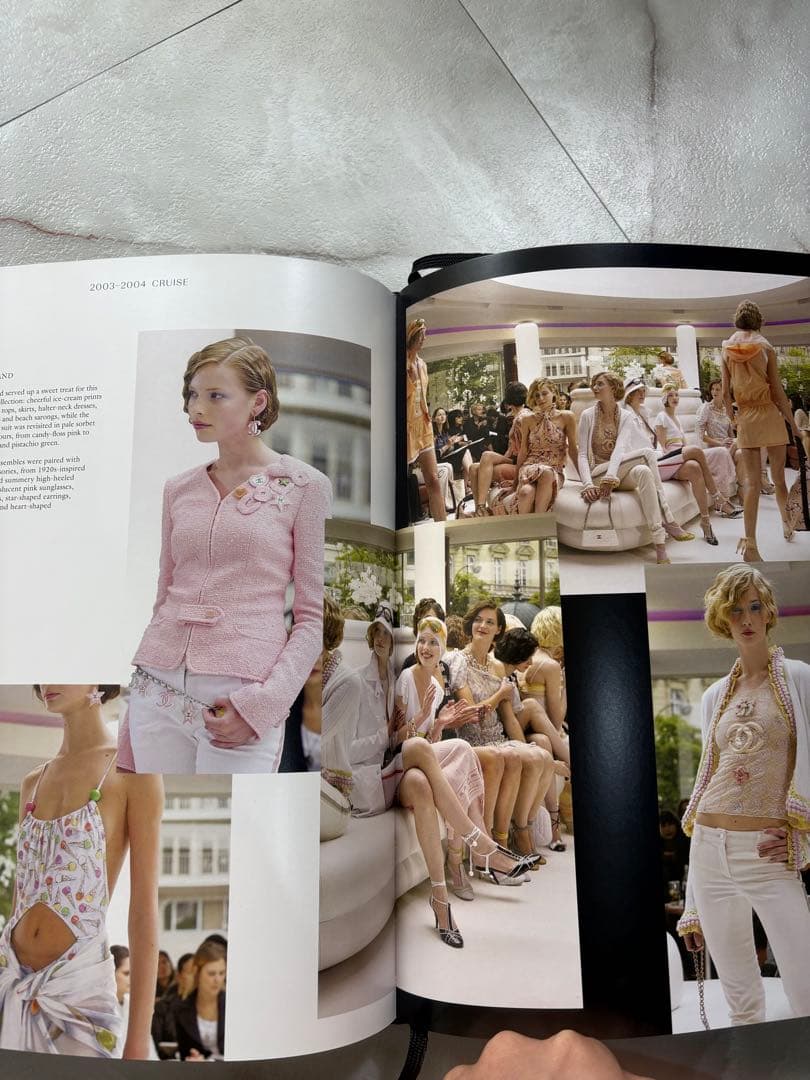 シャネル　CHANEL 本　CATWALK