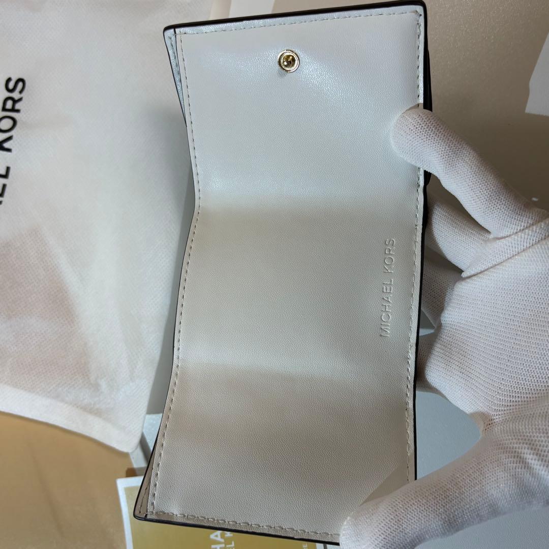 〈正規品・新品〉MICHAEL KORS 三つ折り財布 ホワイト