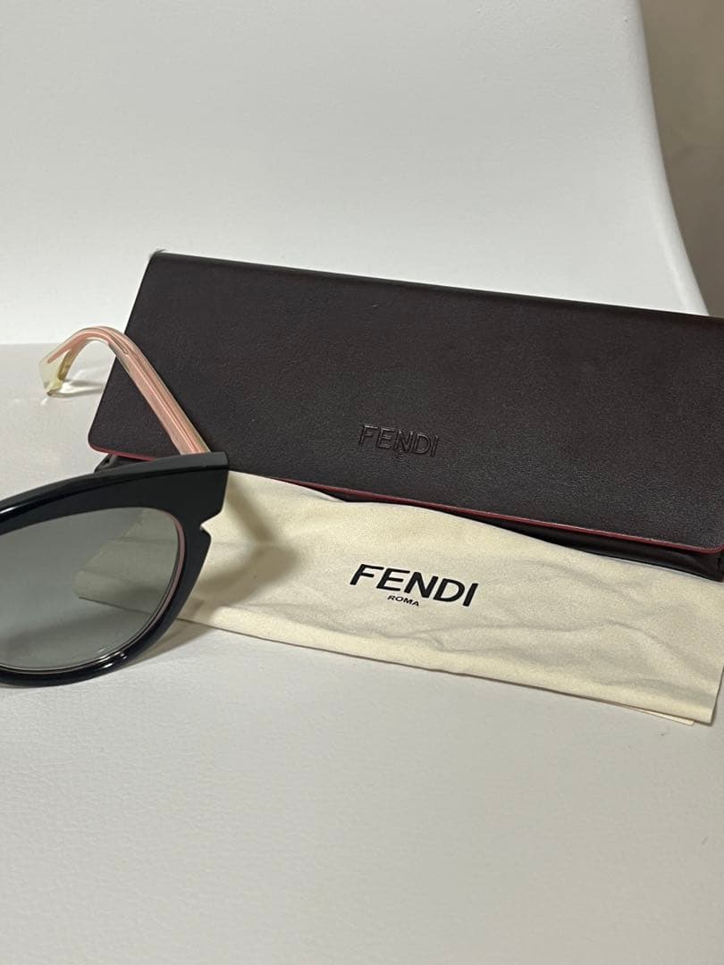FENDI キャットアイサングラス