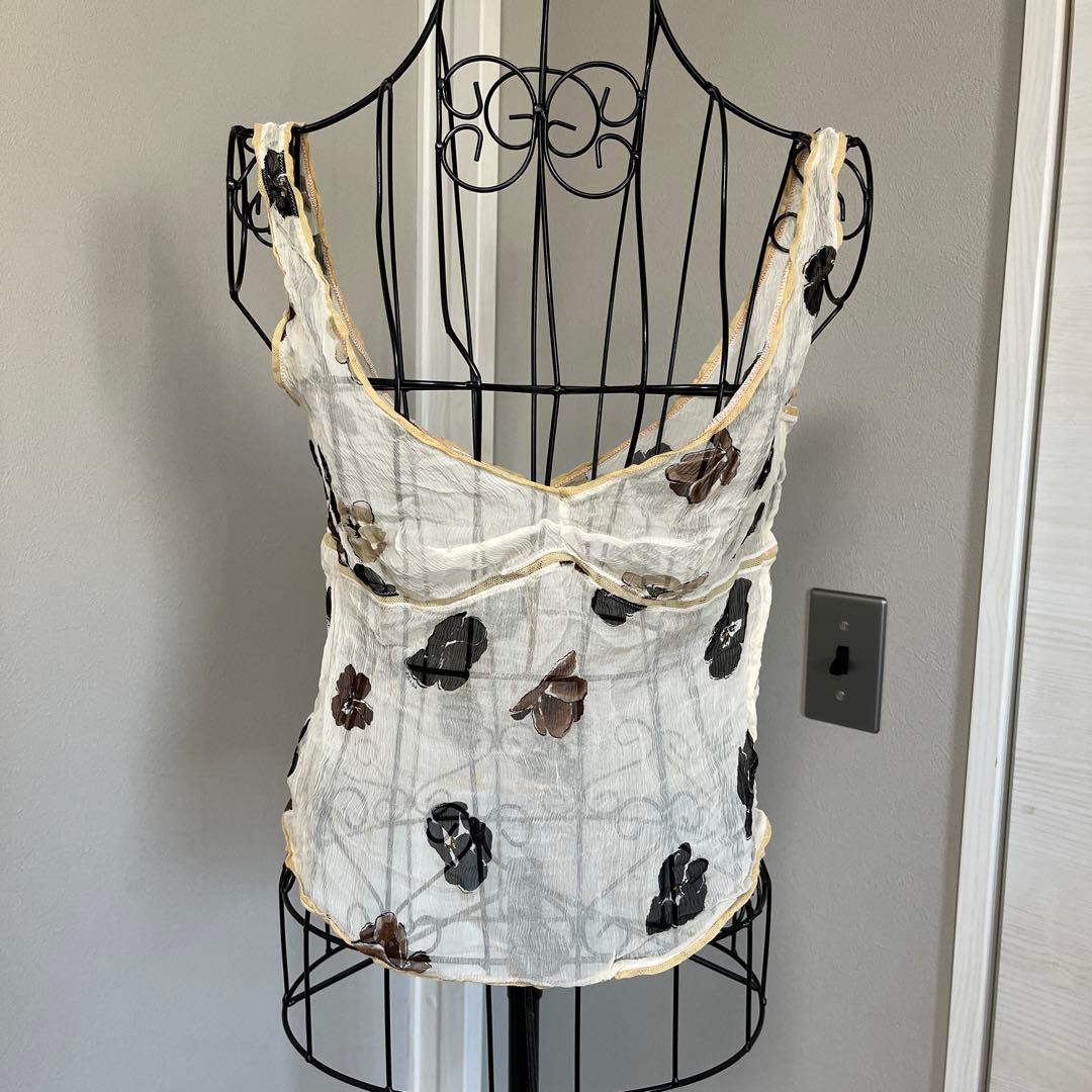 PRADAシースルータンクトップとショーツ