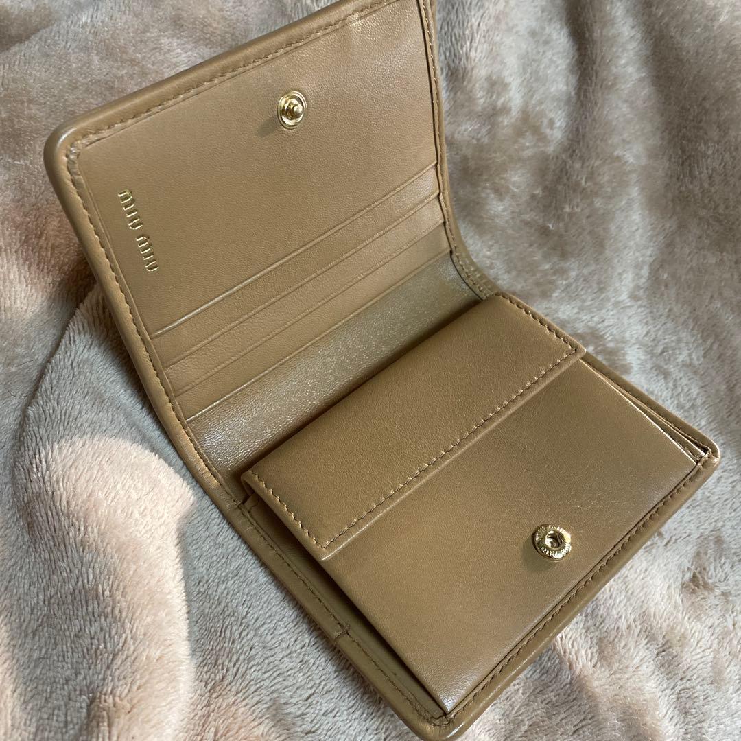 miu miu キルティング 二つ折り財布 ベージュ