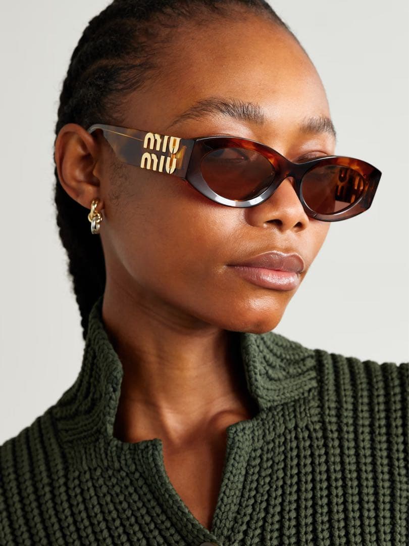 MiuMiu ロゴ入りサングラス　メガネケースあり