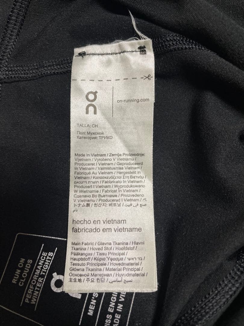 On ランニング PERFORMANCE WINTER TIGHTS メンズS