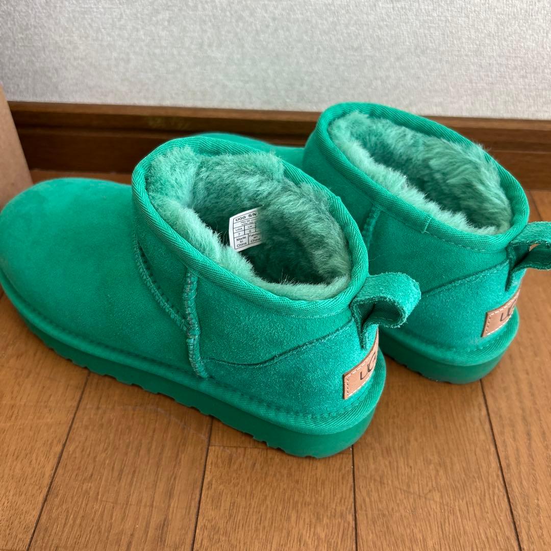 UGG ターコイズ ムートンブーツ