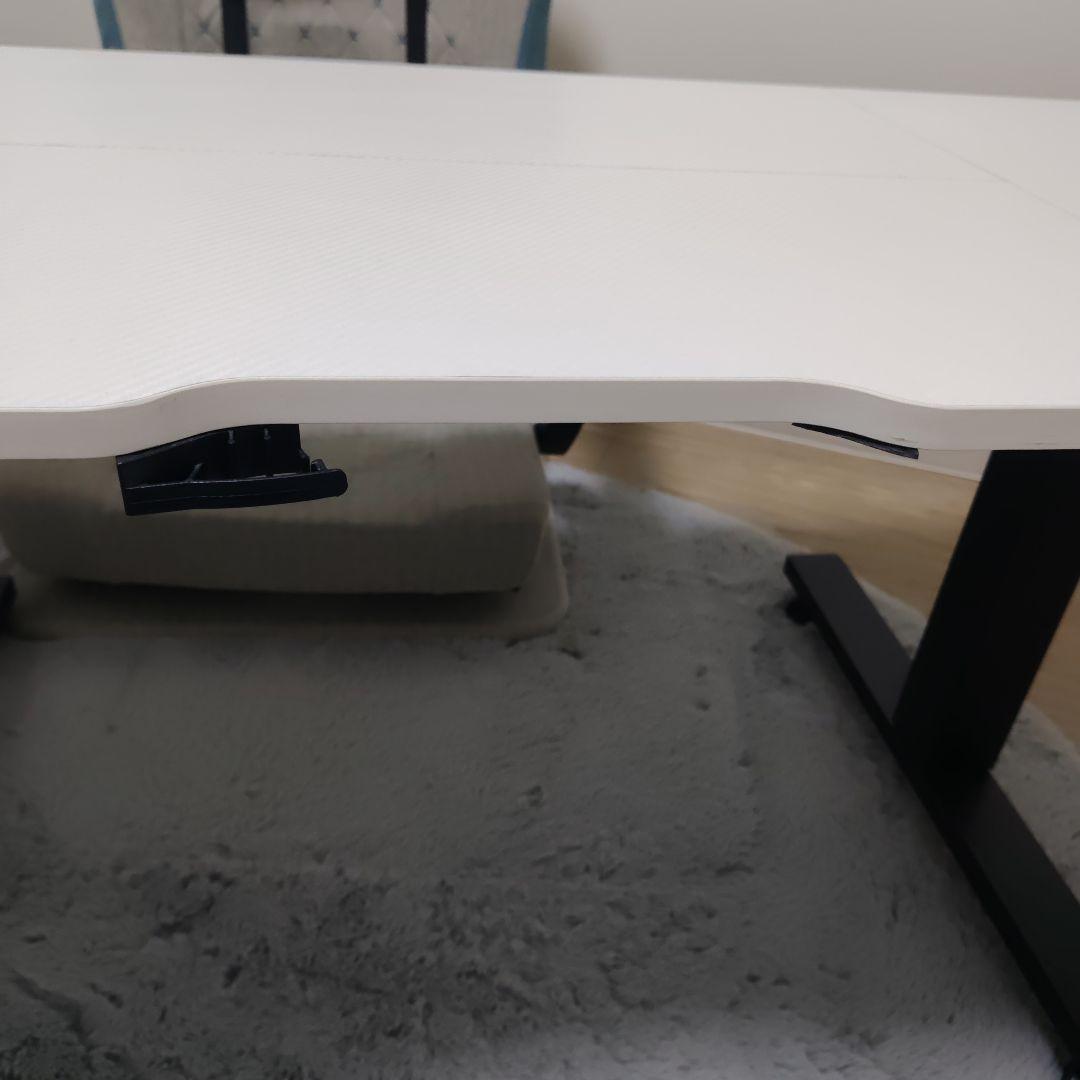 【最終値下げ】GTPRAYER ゲーミングテーブル 電源ポート付き 昇降式
