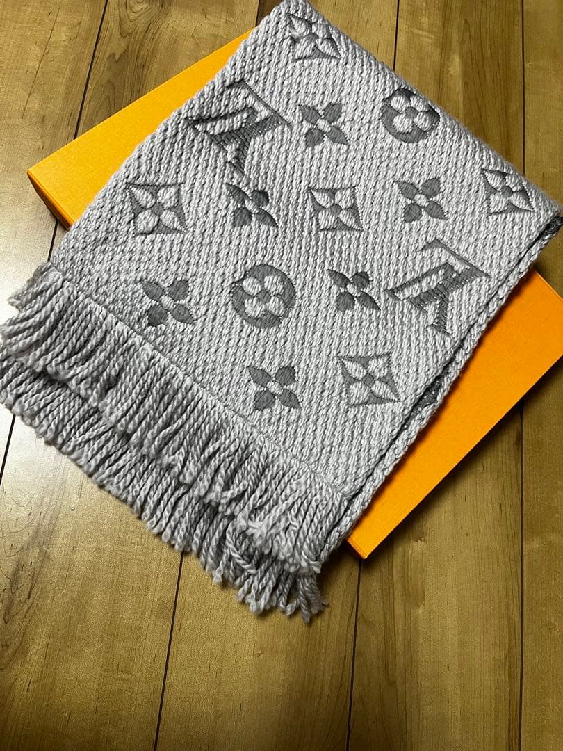 【美品】【大幅値下げ】ルイヴィトン　マフラー　ライトグレー