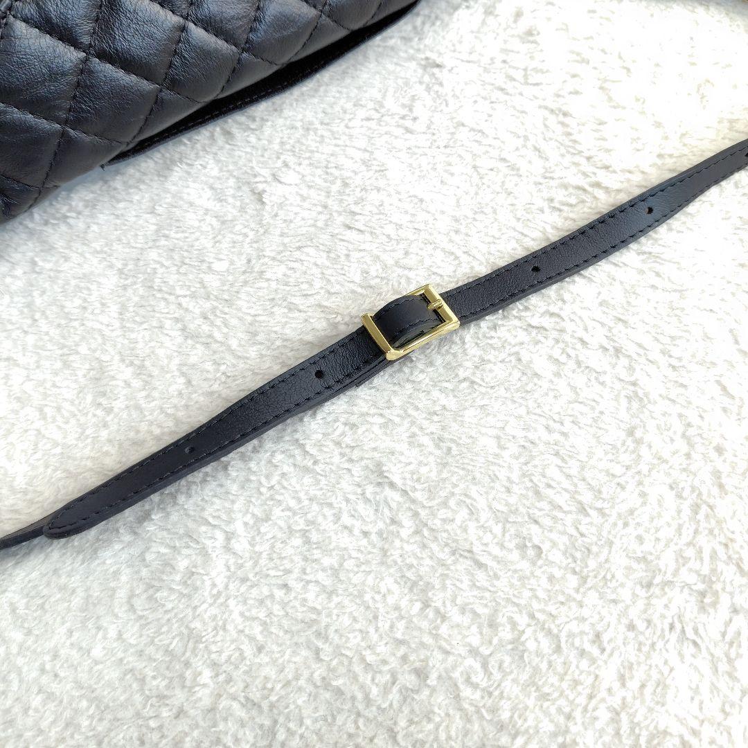 極美品　AULENTTI　キルティングレザーボディバッグ チェーン　イタリア　黒