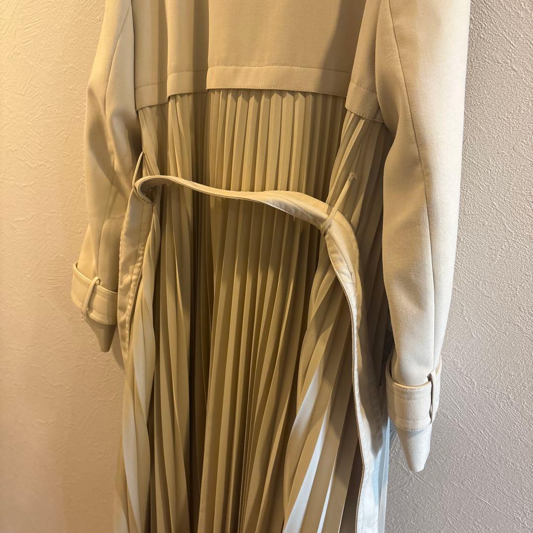 sandro ベージュプリーツトレンチコート
