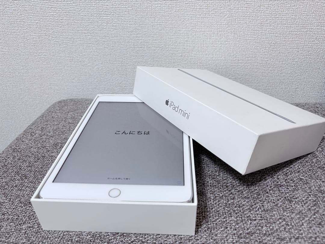 iPad シルバー 本体 充電器付き