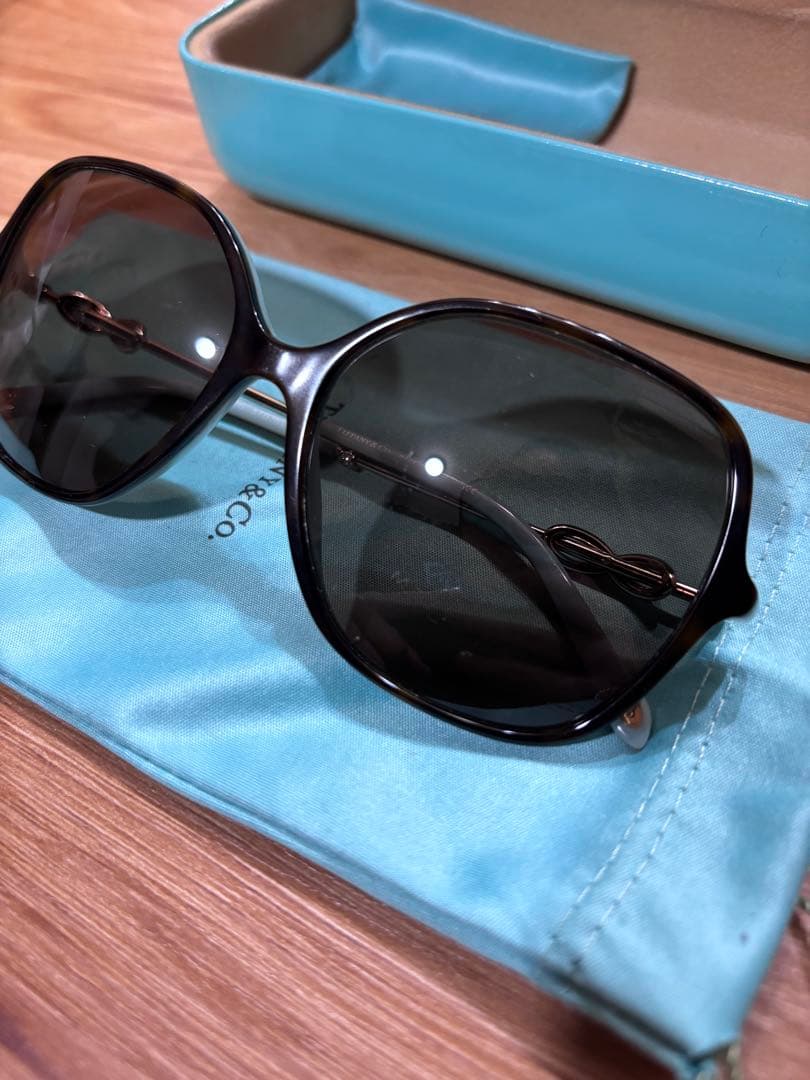 【ティファニー】Tiffany & Co. ブラックサングラス ケース付き