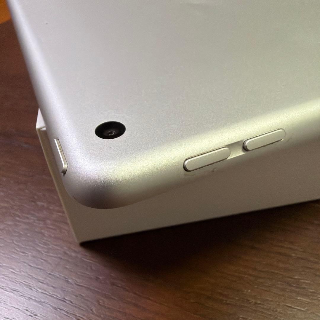 Apple iPad （第8世代）シルバー 32GB