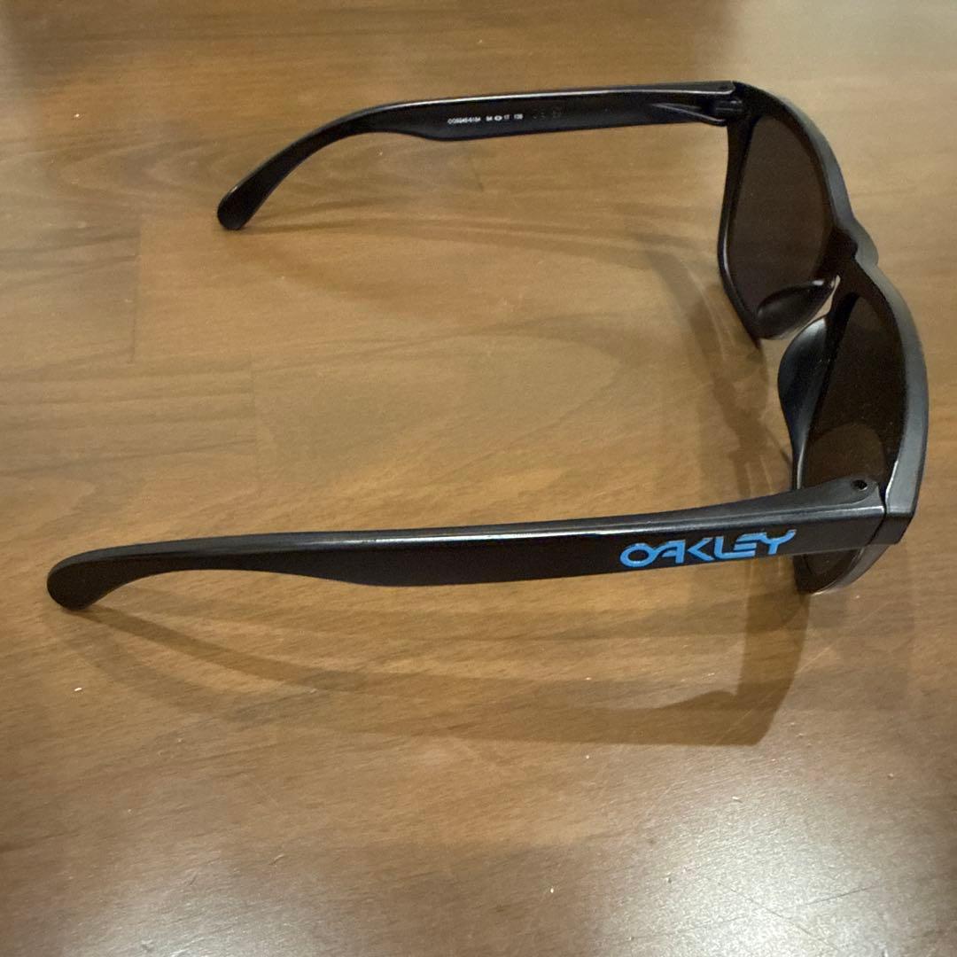 Oakley サングラス 青色レンズ 黒色フレーム