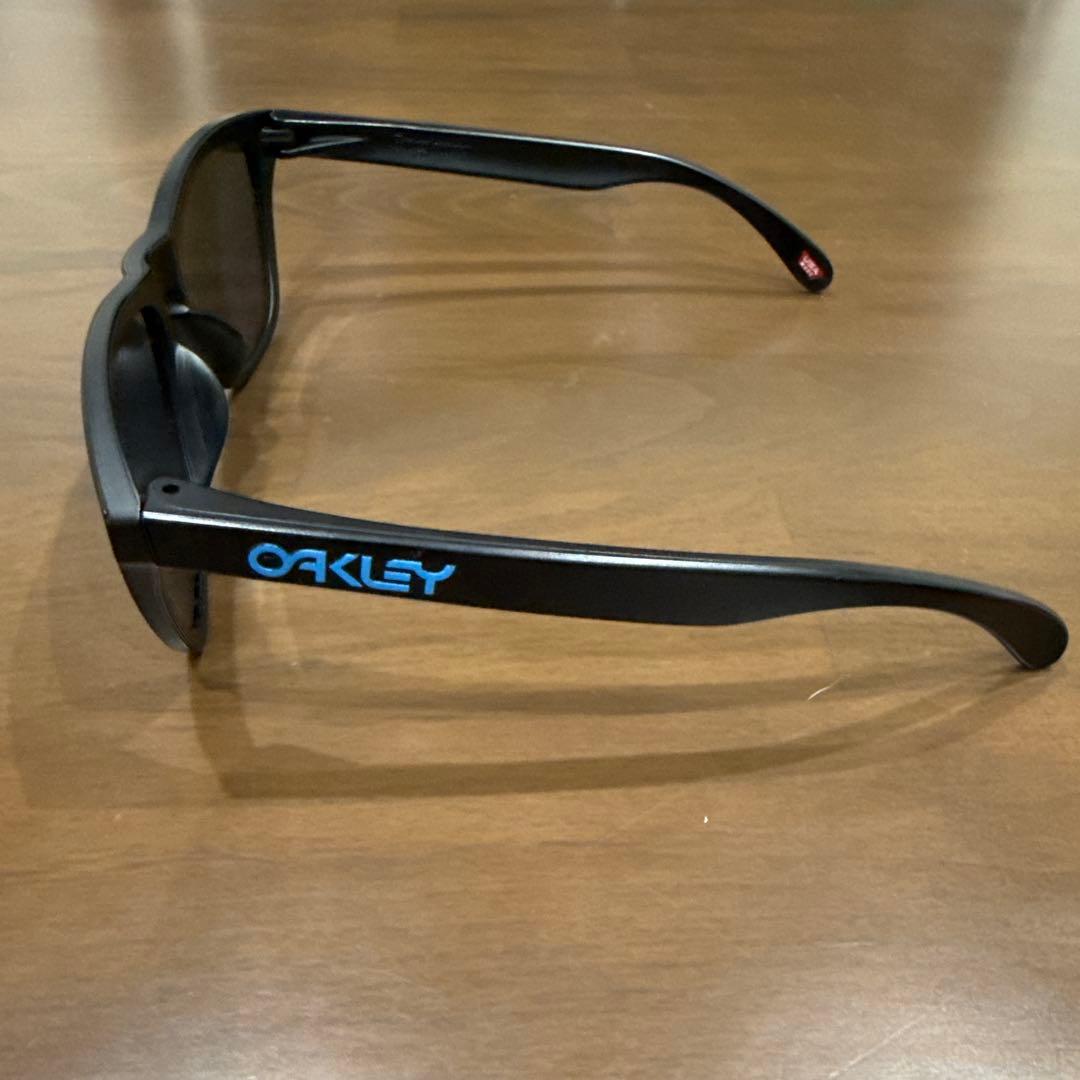 Oakley サングラス 青色レンズ 黒色フレーム