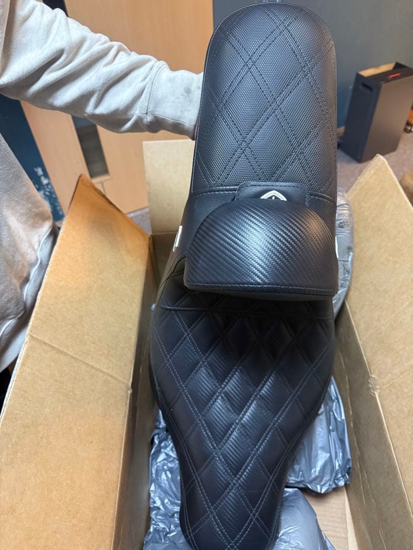 Saddlemen SDC パフォーマンスグリッパーシート