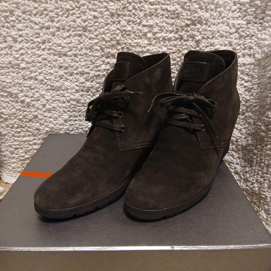 PRADA　 ダークブラウン スエードブーツ