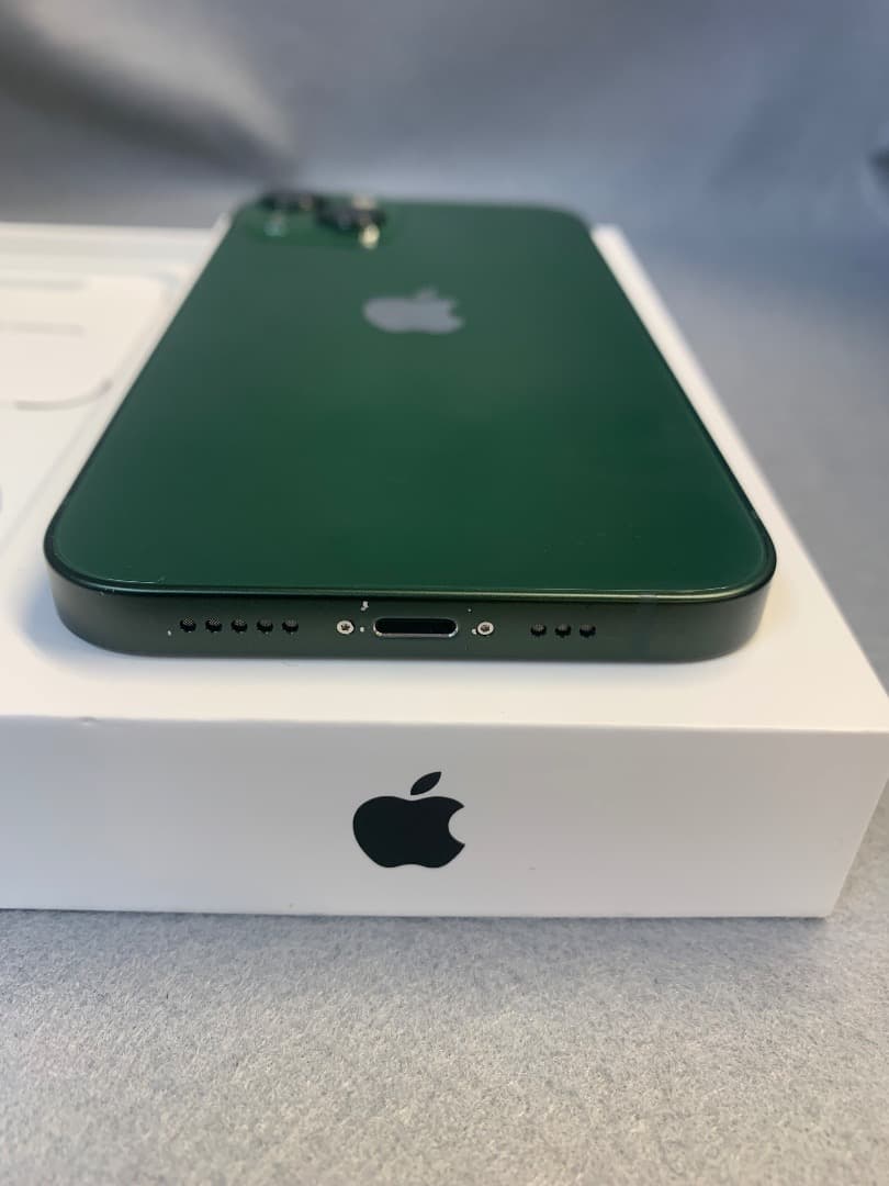 美品　国内版　SIMフリー　iPhone13 128GB グリーン色