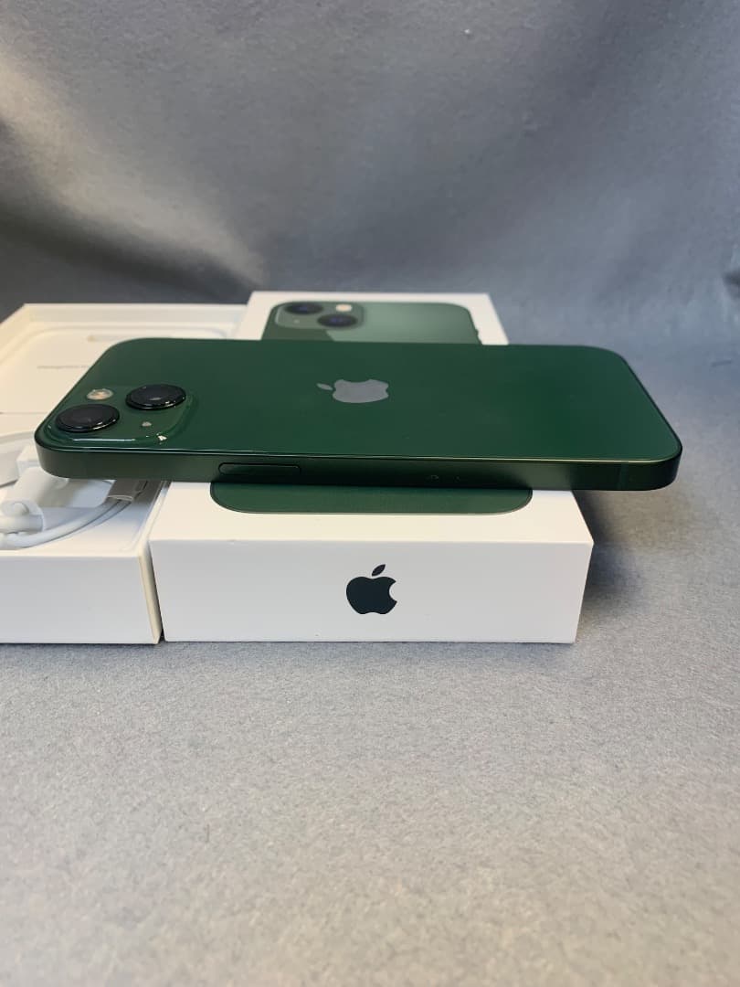 美品　国内版　SIMフリー　iPhone13 128GB グリーン色
