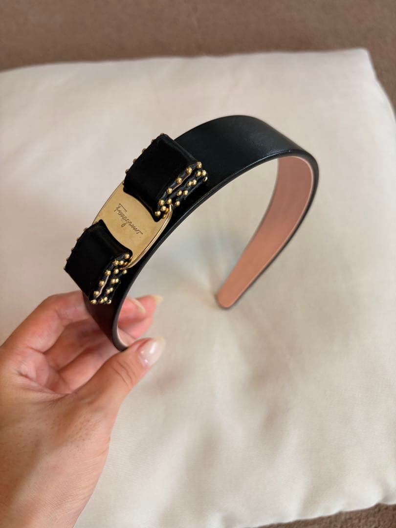 Ferragamo 黒 レザー ヘアバンド