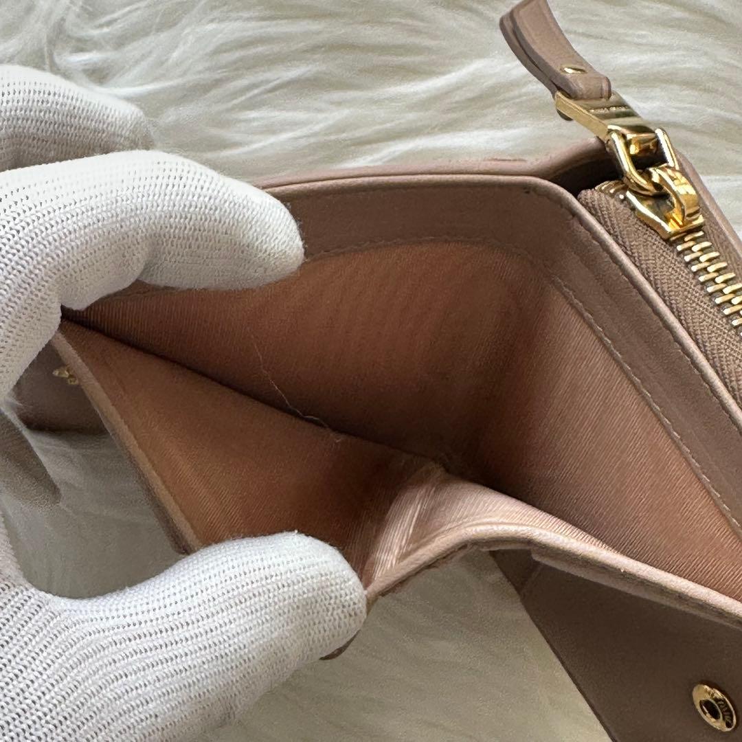 MIU MIU マテラッセ 二つ折り財布 ラウンドファスナー