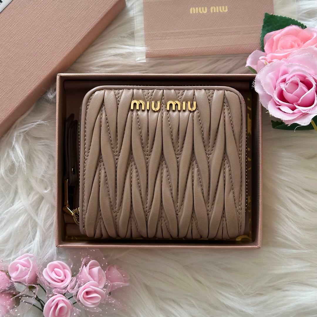 MIU MIU マテラッセ 二つ折り財布 ラウンドファスナー