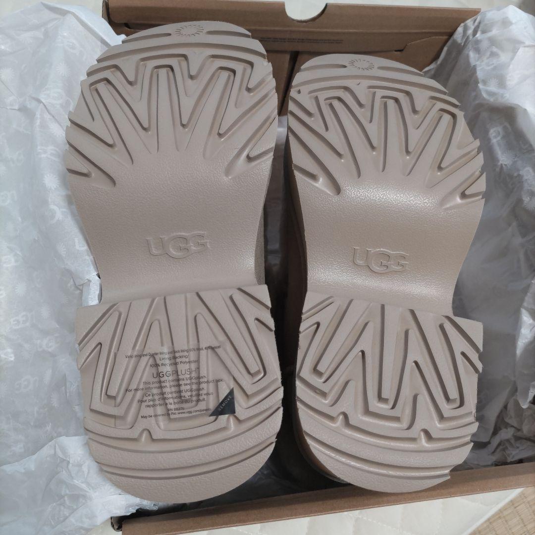 【新品未使用】UGG エスミーレースアップブーツ　25cm