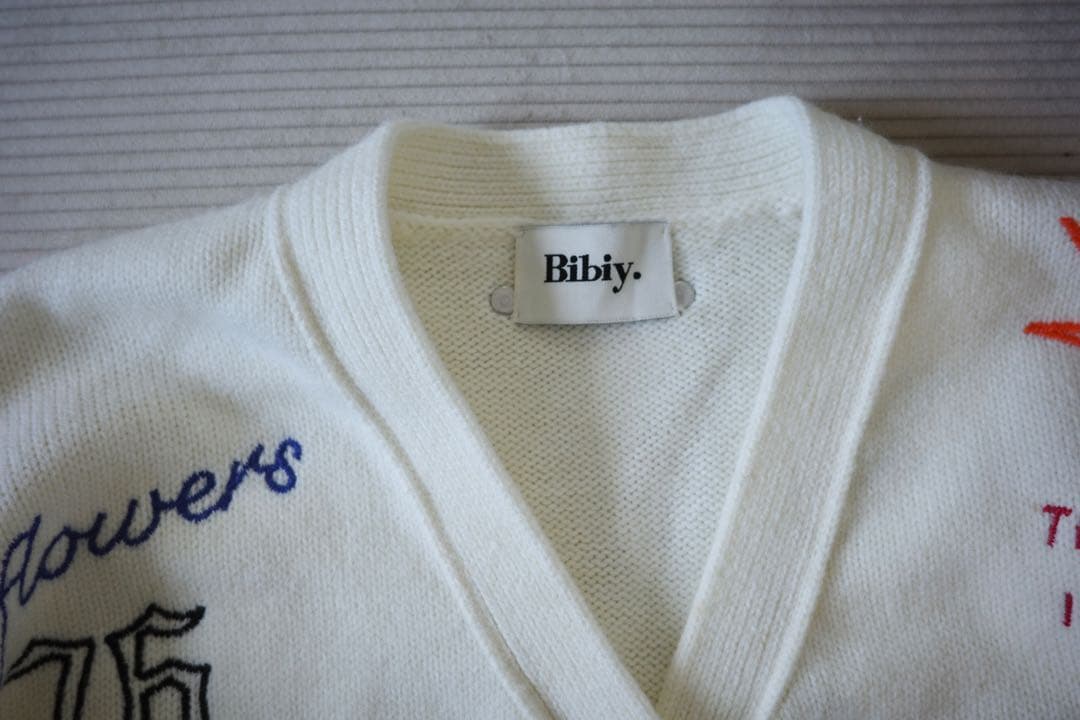 Bibiy. 刺繍入りホワイトカーディガンUNIVERSE CARDIGAN