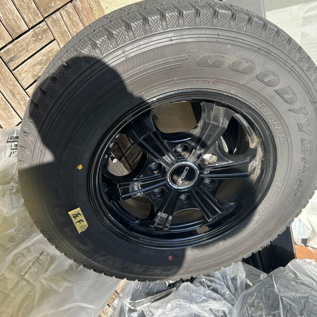 引取専用ハイエース用スタッドレスタイヤ 4本セット195/80R15