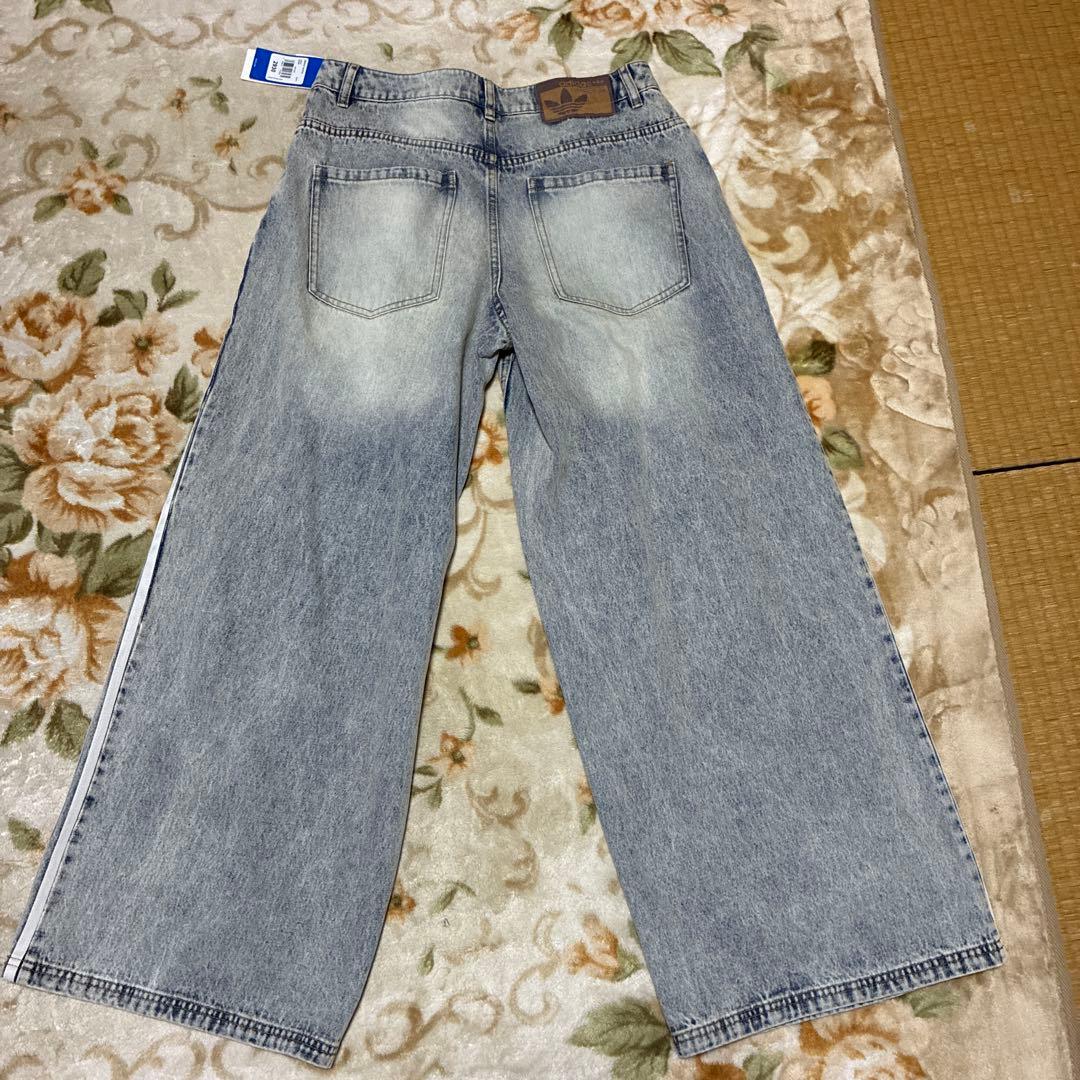 新品 adidasルーズデニム ディストレスト パンツ ダメージ加工 ブルー